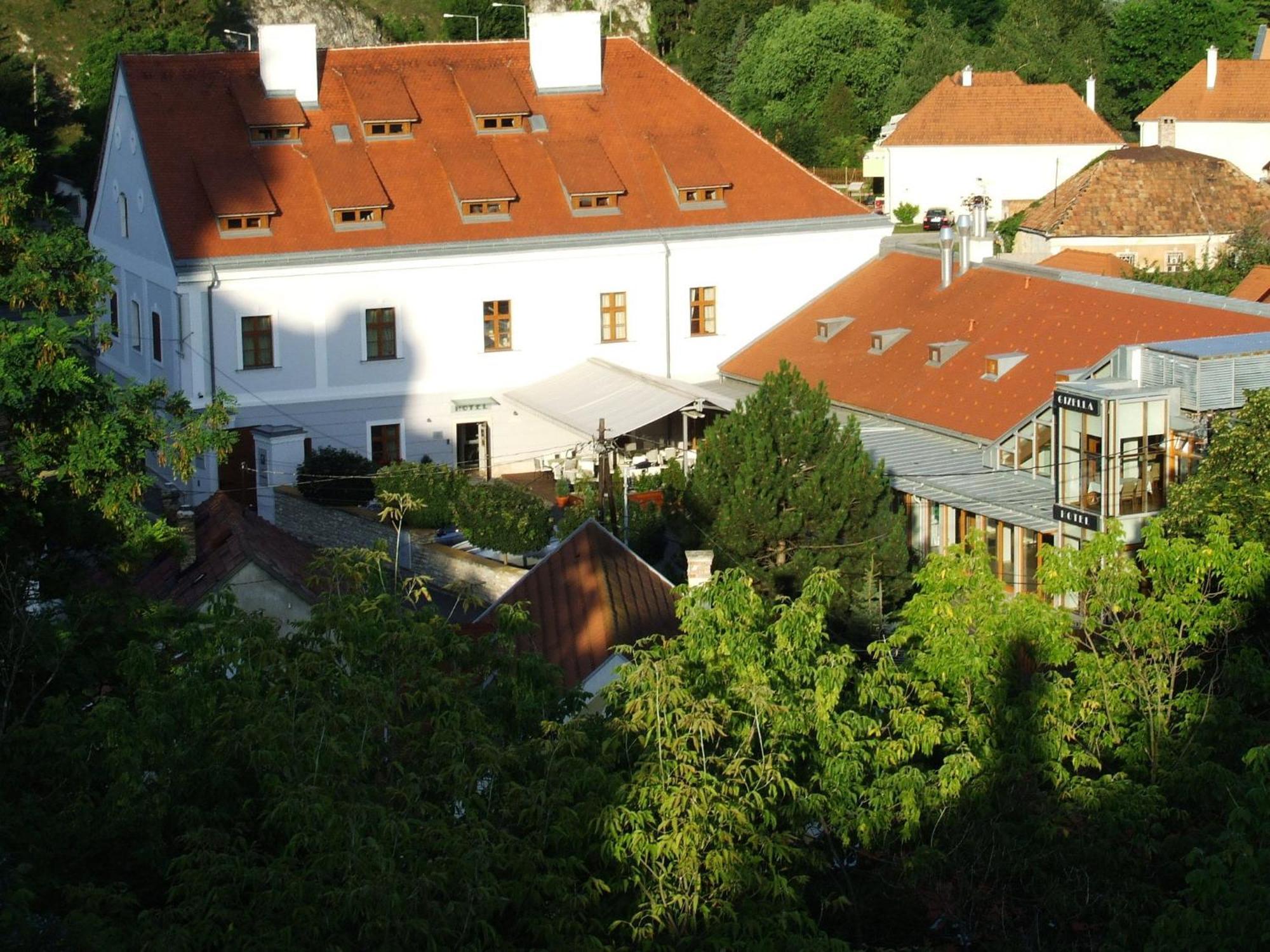 Gizella Hotel And Restaurant Veszprém Екстериор снимка